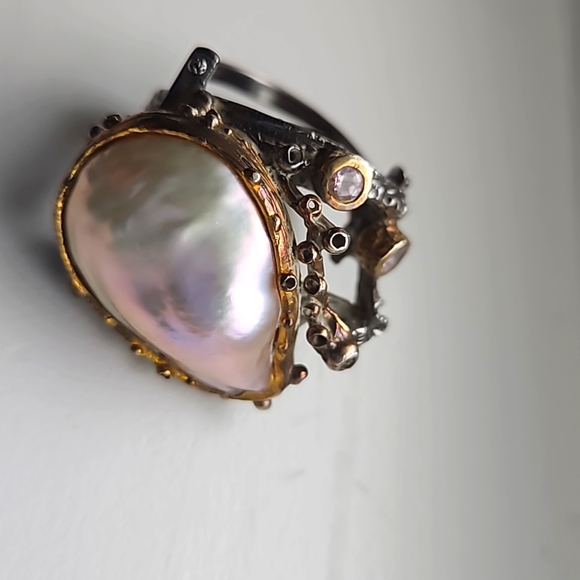 Sterling silver 14k gold plated iridescent Pearl and pink sapphire ring - Picture 6 of 8